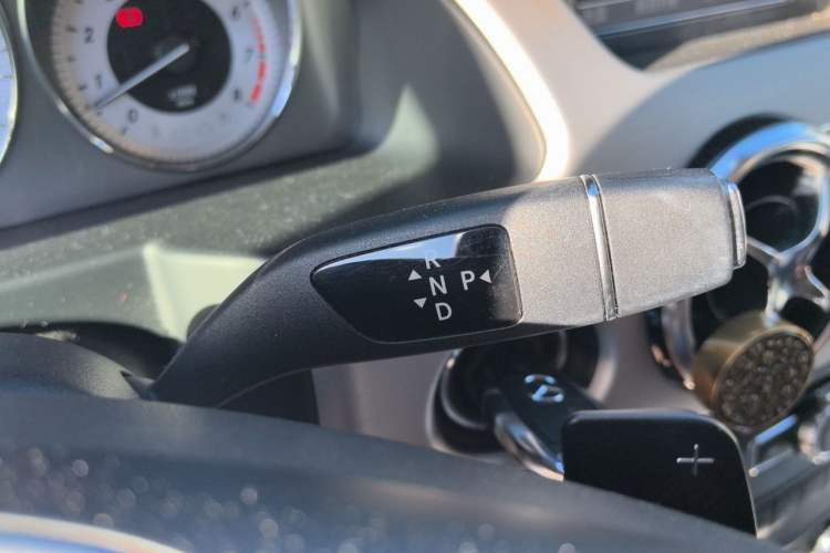 Used Mercedes-Benz GLK-Class 2013 GLK 300 4MATIC Dynamic Edition Gear Lever