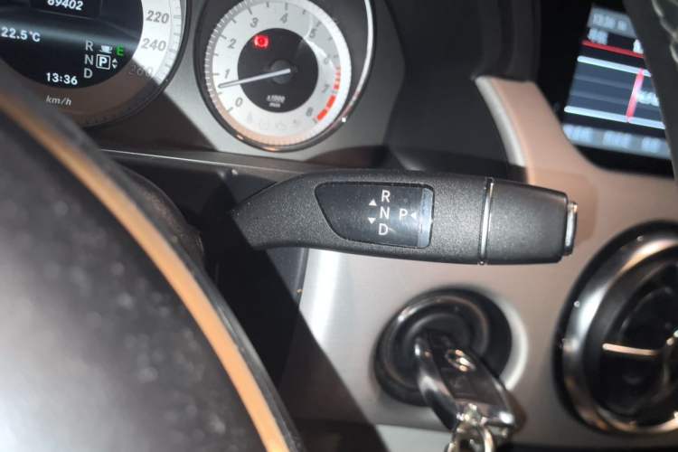 Used Mercedes-Benz GLK-Class 2013 GLK 300 4MATIC Fashion Model Gear Lever