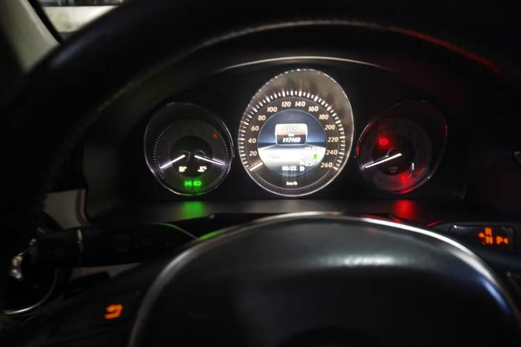 Used Mercedes-Benz GLK-Class 2013 GLK 300 4MATIC Dynamic Sunroof Model Instrument Cluster
