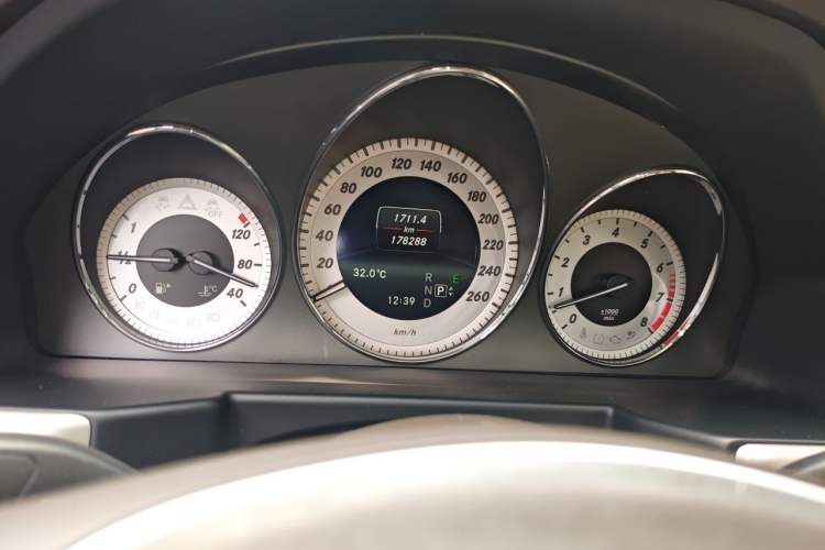 Used Mercedes-Benz GLK-Class 2013 GLK 300 4MATIC Dynamic Sunroof Model Instrument Cluster