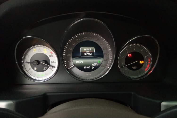 Used Mercedes-Benz GLK-Class 2013 Facelift GLK 300 4MATIC Fashion Edition Instrument Cluster
