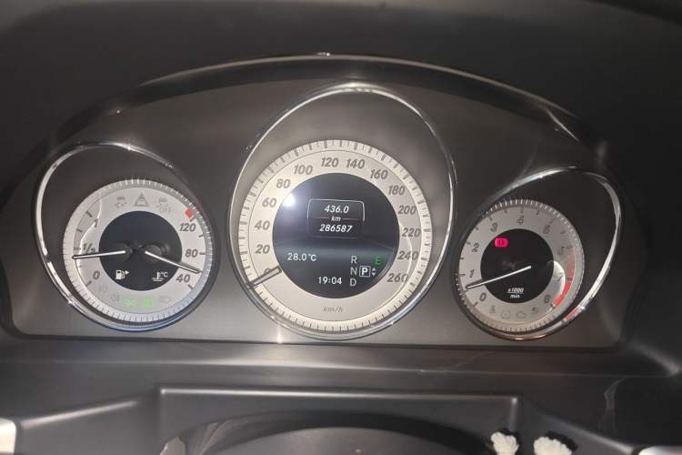 Used Mercedes-Benz GLK-Class 2013 GLK 300 4MATIC Dynamic Sunroof Model Instrument Cluster