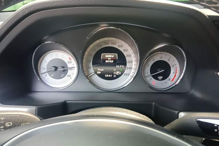 Used Mercedes-Benz GLK-Class 2013 Facelift GLK 300 4MATIC Fashion Edition Instrument Cluster