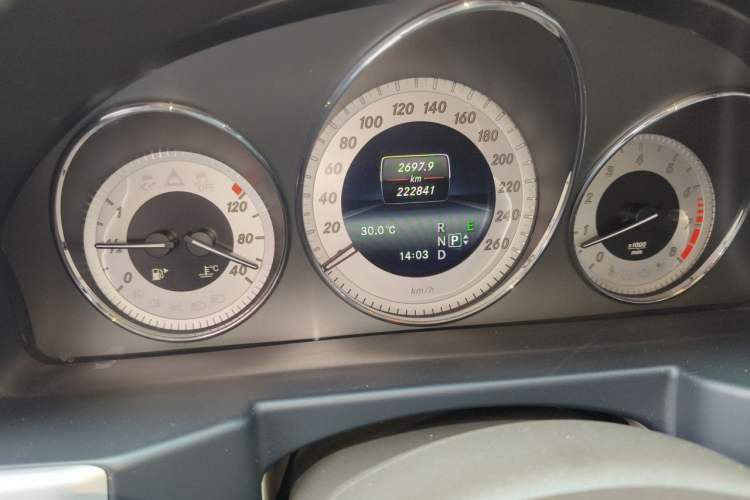 Used Mercedes-Benz GLK-Class 2013 Facelift GLK 300 4MATIC Fashion Edition Instrument Cluster