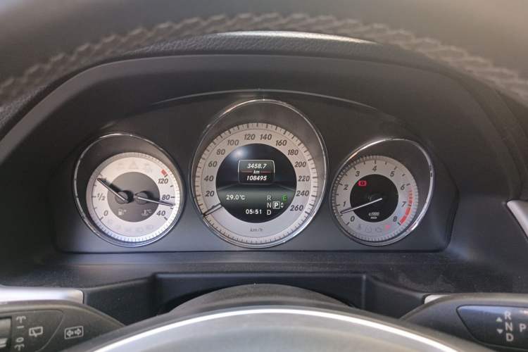 Used Mercedes-Benz GLK-Class 2013 Facelift GLK 300 4MATIC Fashion Edition Instrument Cluster