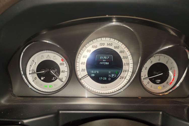 Used Mercedes-Benz GLK-Class 2013 GLK 300 4MATIC Luxury Model Instrument Cluster
