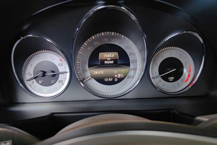 Used Mercedes-Benz GLK-Class 2013 GLK 300 4MATIC Dynamic Sunroof Model Instrument Cluster
