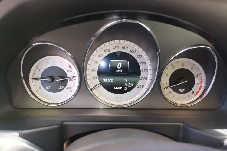 Used Mercedes-Benz GLK-Class 2013 GLK 300 4MATIC Luxury Model Instrument Cluster