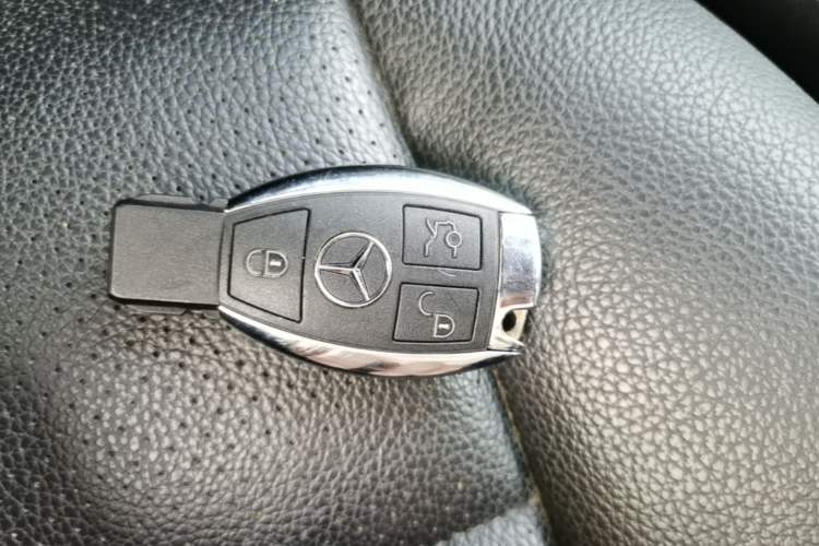 Used Mercedes-Benz GLK-Class 2013 Facelift GLK 300 4MATIC Fashion Edition Interior 1