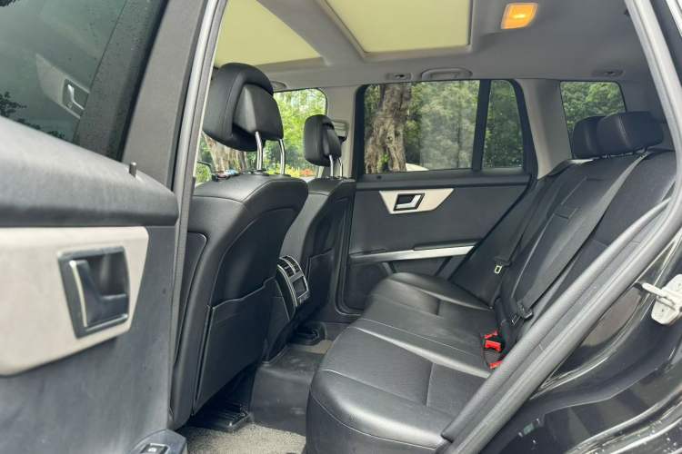 Used Mercedes-Benz GLK-Class 2013 GLK 300 4MATIC Luxury Model Interior 2