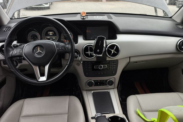 Used Mercedes-Benz GLK-Class 2013 GLK 300 4MATIC Dynamic Sunroof Model Interior 2