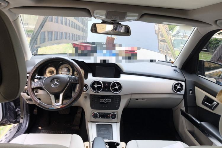 Used Mercedes-Benz GLK-Class 2013 GLK 300 4MATIC Dynamic Sunroof Model Interior 2