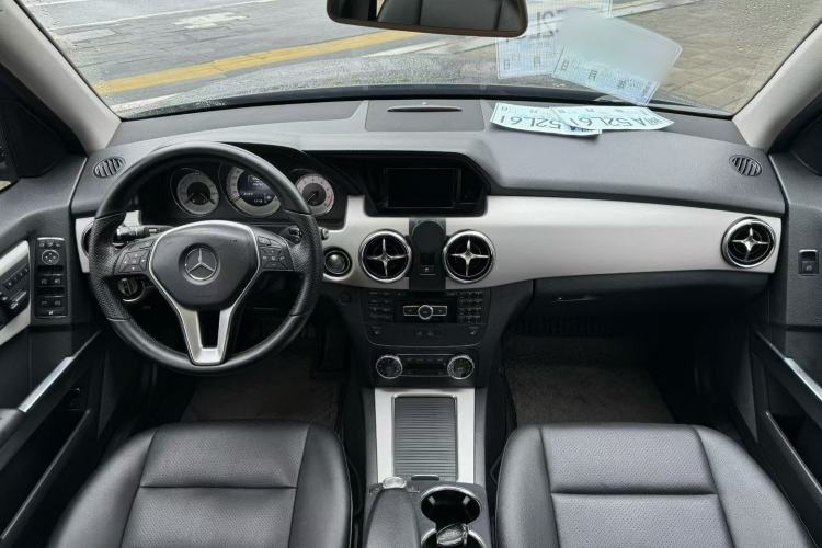 Used Mercedes-Benz GLK-Class 2013 GLK 300 4MATIC Luxury Model Interior 3