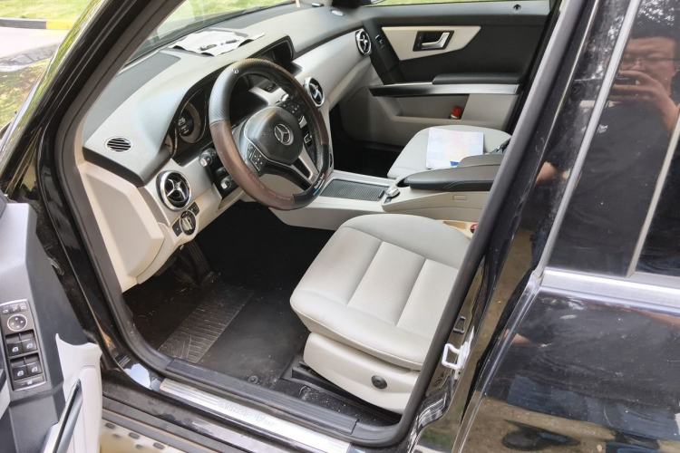Used Mercedes-Benz GLK-Class 2013 GLK 300 4MATIC Dynamic Sunroof Model Interior 3