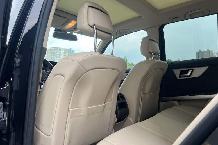 Used Mercedes-Benz GLK-Class 2013 GLK 300 4MATIC Dynamic Sunroof Model Interior 4
