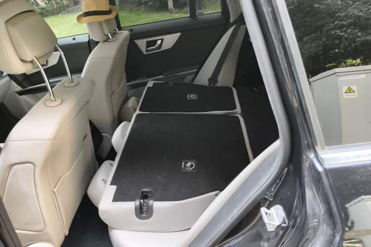 Used Mercedes-Benz GLK-Class 2013 GLK 300 4MATIC Dynamic Sunroof Model Interior 4