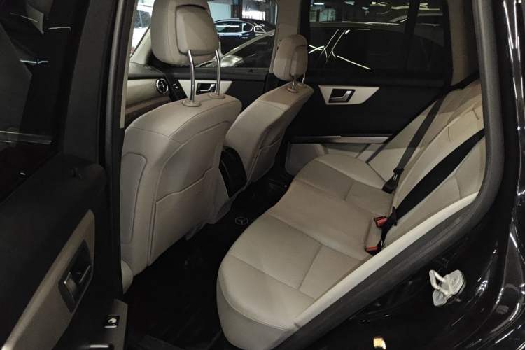 Used Mercedes-Benz GLK-Class 2013 GLK 300 4MATIC Dynamic Sunroof Model Interior 4