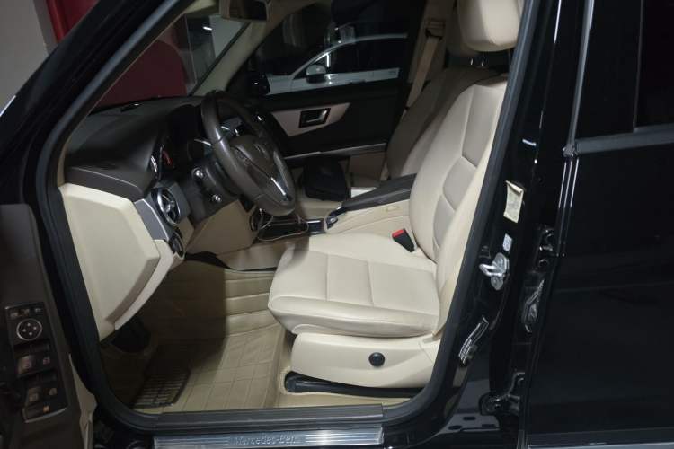 Used Mercedes-Benz GLK-Class 2013 Facelift GLK 300 4MATIC Fashion Edition Left Front Seat