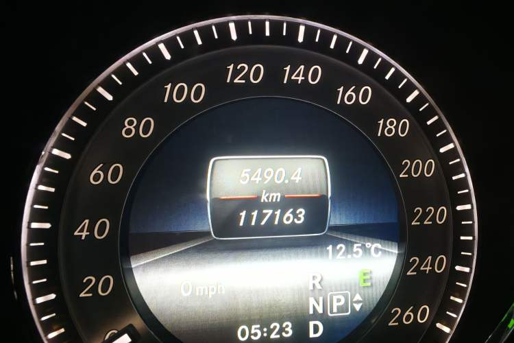 Used Mercedes-Benz GLK-Class 2013 GLK 300 4MATIC Dynamic Sunroof Model Odometer Close Up