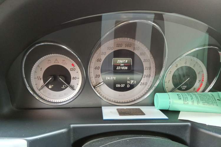 Used Mercedes-Benz GLK-Class 2013 GLK 300 4MATIC Dynamic Sunroof Model Odometer Close Up