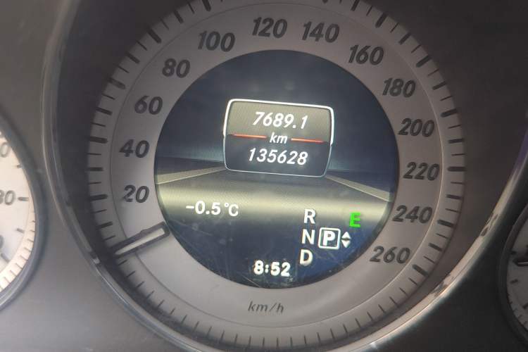 Used Mercedes-Benz GLK-Class 2013 GLK 300 4MATIC Fashion Model Odometer Close Up