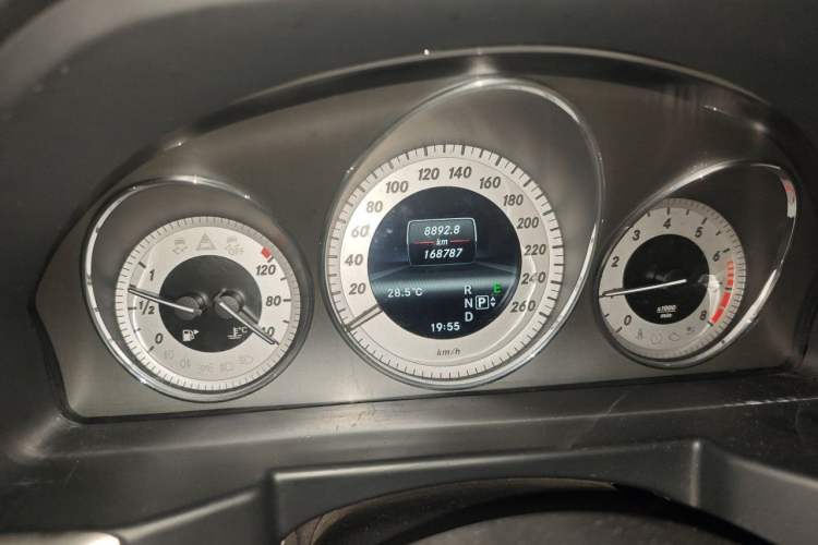 Used Mercedes-Benz GLK-Class 2013 GLK 300 4MATIC Fashion Model Odometer Close Up