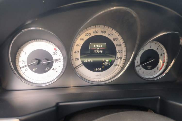 Used Mercedes-Benz GLK-Class 2013 GLK 300 4MATIC Dynamic Sunroof Model Odometer Close Up