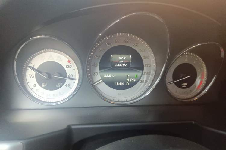 Used Mercedes-Benz GLK-Class 2013 GLK 300 4MATIC Dynamic Sunroof Model Odometer Close Up
