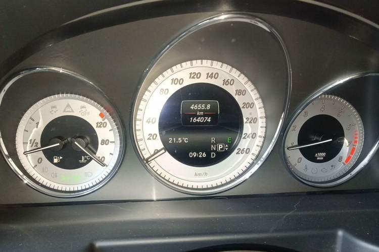 Used Mercedes-Benz GLK-Class 2013 GLK 300 4MATIC Dynamic Sunroof Model Odometer Close Up