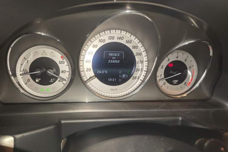 Used Mercedes-Benz GLK-Class 2013 GLK 300 4MATIC Dynamic Sunroof Model Odometer Close Up