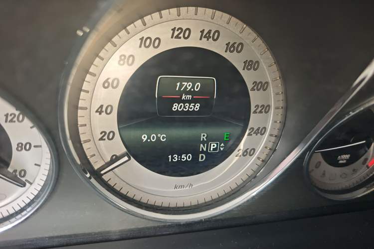 Used Mercedes-Benz GLK-Class 2013 Facelift GLK 300 4MATIC Fashion Edition Odometer Close Up