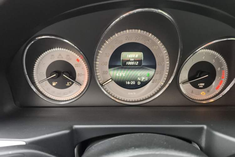 Used Mercedes-Benz GLK-Class 2013 GLK 300 4MATIC Dynamic Sunroof Model Odometer Close Up