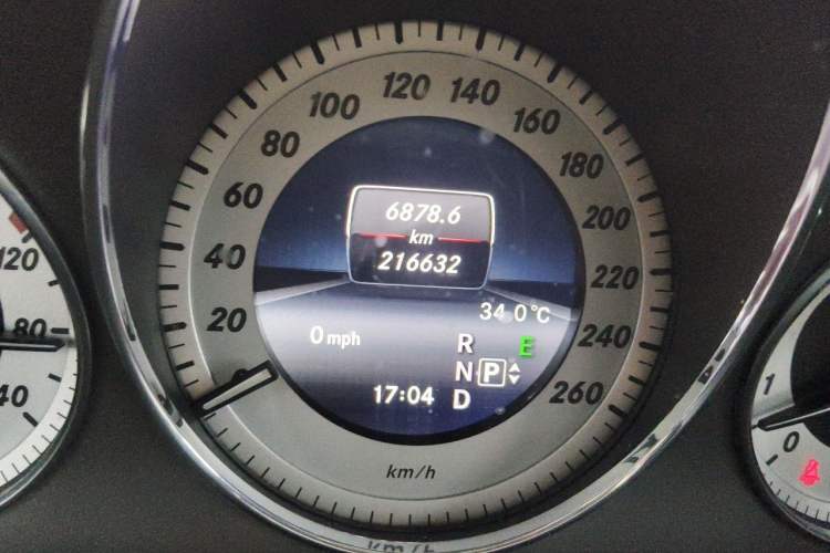 Used Mercedes-Benz GLK-Class 2013 Facelift GLK 300 4MATIC Luxury Edition Odometer Close Up