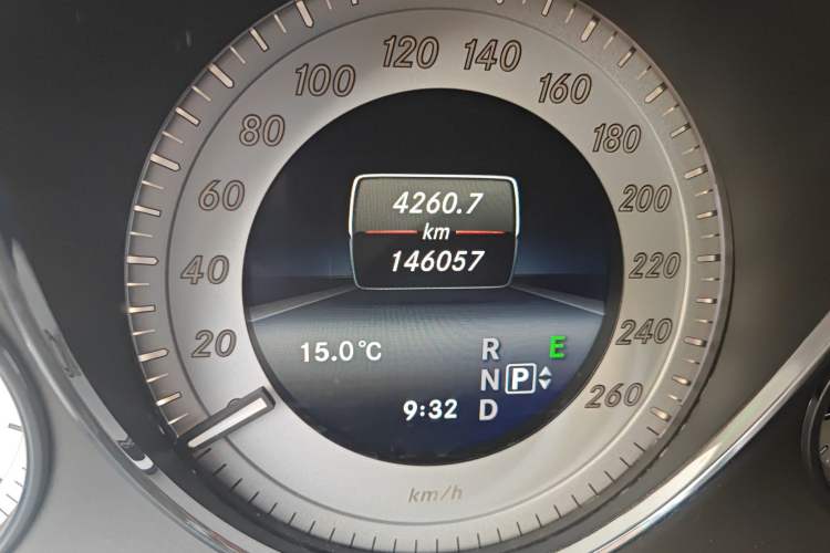 Used Mercedes-Benz GLK-Class 2013 GLK 300 4MATIC Dynamic Sunroof Model Odometer Close Up