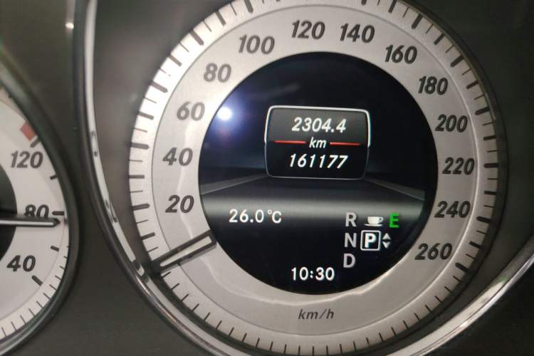 Used Mercedes-Benz GLK-Class 2013 GLK 300 4MATIC Fashion Model Odometer Close Up