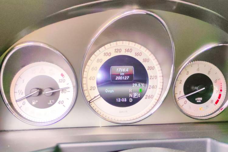 Used Mercedes-Benz GLK-Class 2013 GLK 300 4MATIC Luxury Model Odometer Close Up