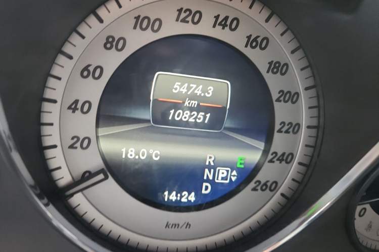 Used Mercedes-Benz GLK-Class 2013 GLK 300 4MATIC Dynamic Edition Odometer Close Up