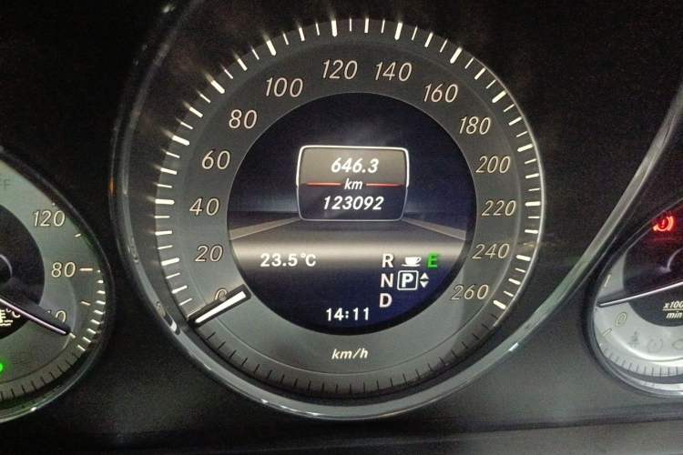 Used Mercedes-Benz GLK-Class 2013 GLK 300 4MATIC Dynamic Edition Odometer Close Up