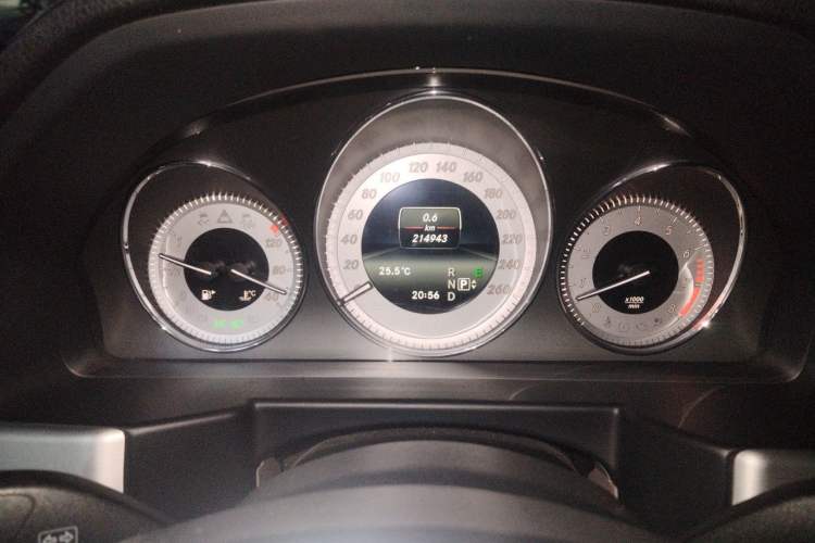 Used Mercedes-Benz GLK-Class 2013 GLK 300 4MATIC Dynamic Sunroof Model Odometer Close Up