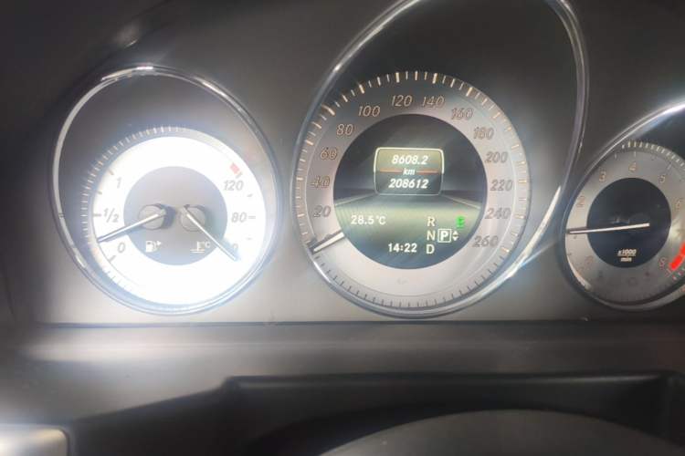 Used Mercedes-Benz GLK-Class 2013 GLK 300 4MATIC Dynamic Edition Odometer Close Up