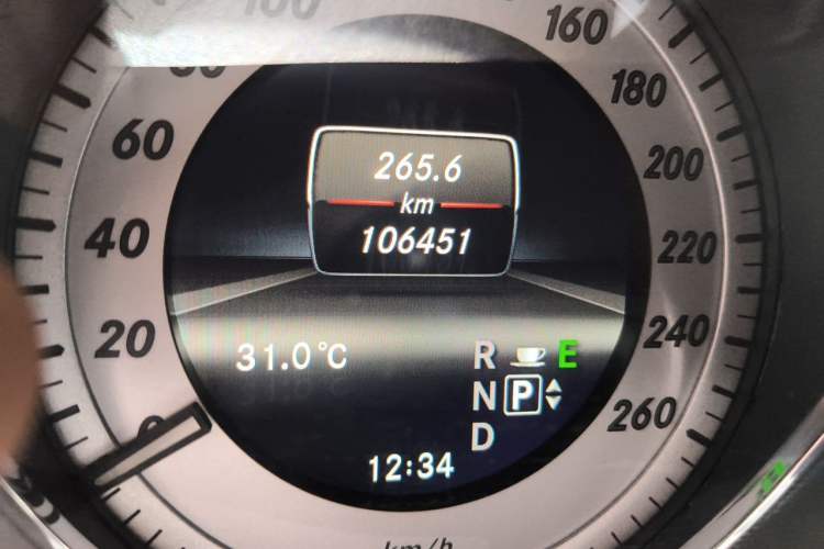 Used Mercedes-Benz GLK-Class 2013 GLK 300 4MATIC Dynamic Edition Odometer Close Up