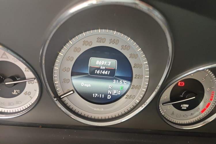 Used Mercedes-Benz GLK-Class 2013 GLK 300 4MATIC Dynamic Sunroof Model Odometer Close Up