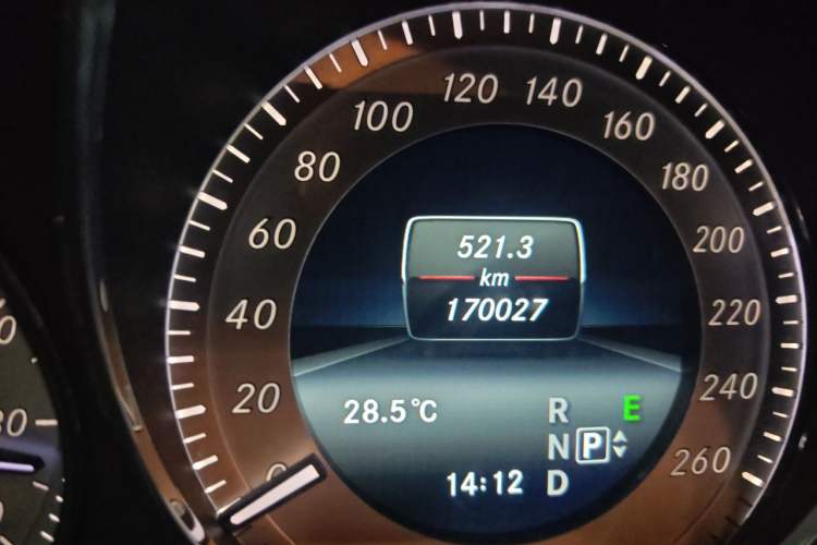 Used Mercedes-Benz GLK-Class 2013 Facelift GLK 300 4MATIC Luxury Edition Odometer Close Up