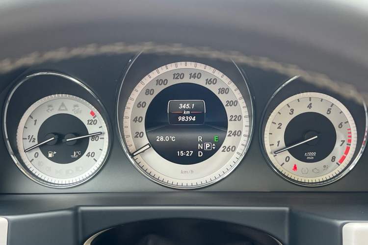 Used Mercedes-Benz GLK-Class 2013 GLK 300 4MATIC Dynamic Sunroof Model Odometer Close Up