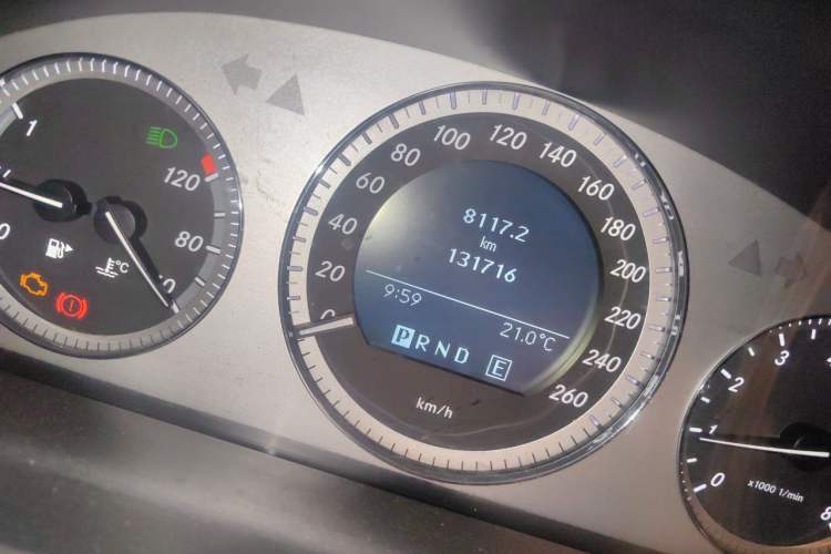 Used Mercedes-Benz GLK-Class 2013 GLK 300 4MATIC Fashion Model Odometer Close Up