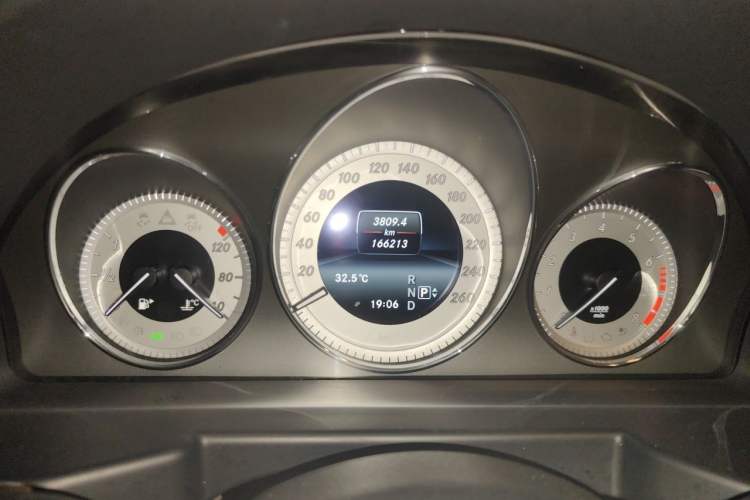 Used Mercedes-Benz GLK-Class 2013 GLK 300 4MATIC Dynamic Sunroof Model Odometer Close Up