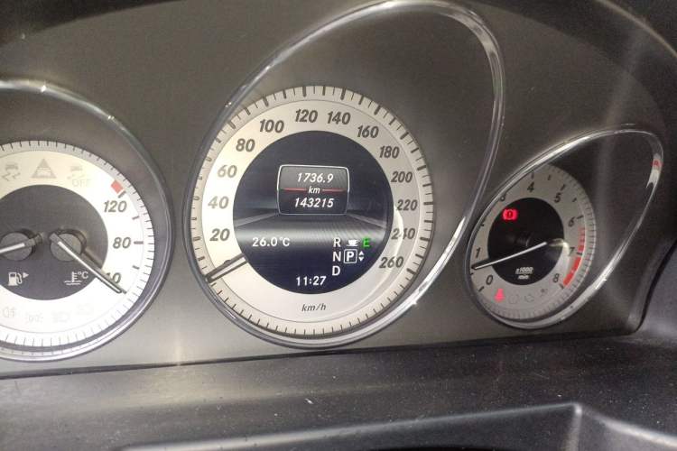 Used Mercedes-Benz GLK-Class 2013 GLK 300 4MATIC Dynamic Edition Odometer Close Up