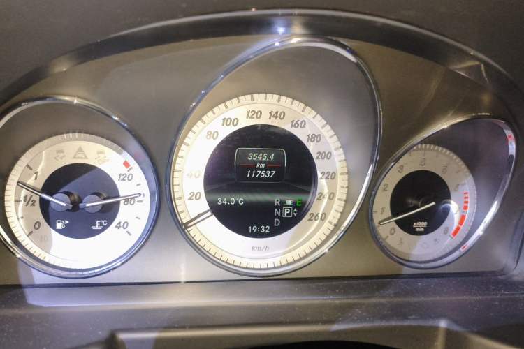 Used Mercedes-Benz GLK-Class 2013 GLK 300 4MATIC Dynamic Edition Odometer Close Up