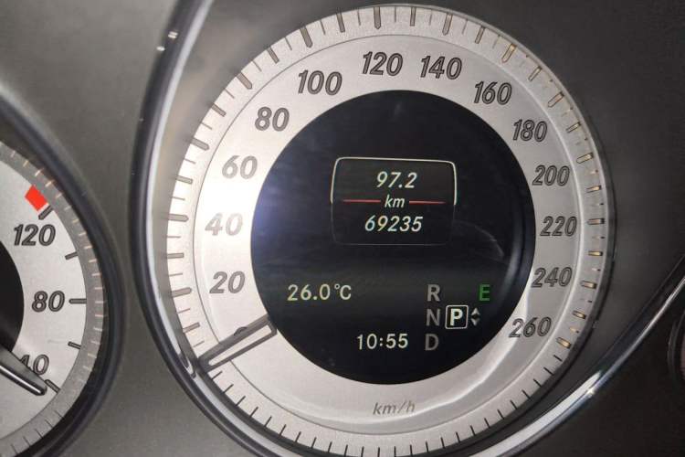 Used Mercedes-Benz GLK-Class 2013 Facelift GLK 300 4MATIC Fashion Edition Odometer Close Up