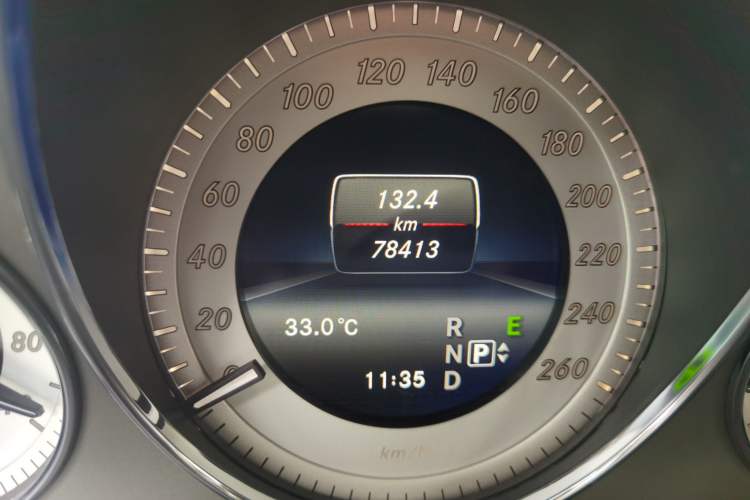 Used Mercedes-Benz GLK-Class 2013 GLK 300 4MATIC Dynamic Sunroof Model Odometer Close Up